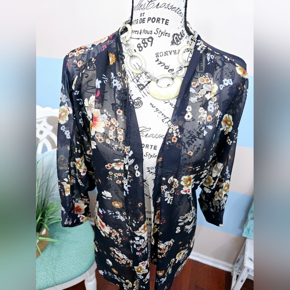 NWT Olrain Sheer Floral Kimono - Picture 4 of 10